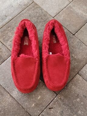 UGG Ansley Ribbon Red Suede Moccasin Slippers  Sz 7